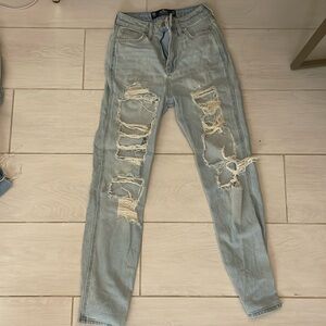 Hollister ultra high rise mom jeans size 00R w23 L27